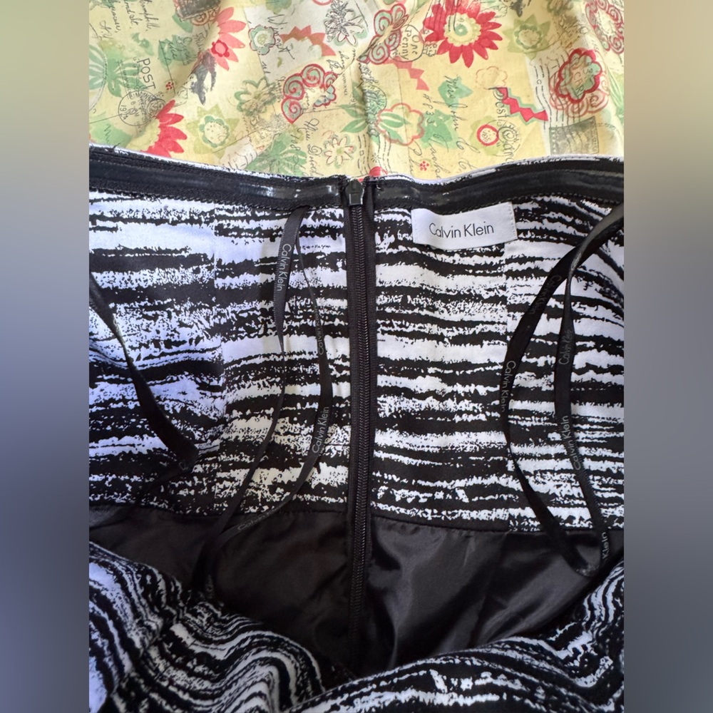 Calvin Klein Strapless Black & White with Pockets - Picture 10 of 16